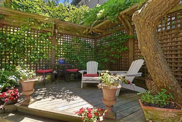 Kitsilano Garden Suites Vancouver Apartment