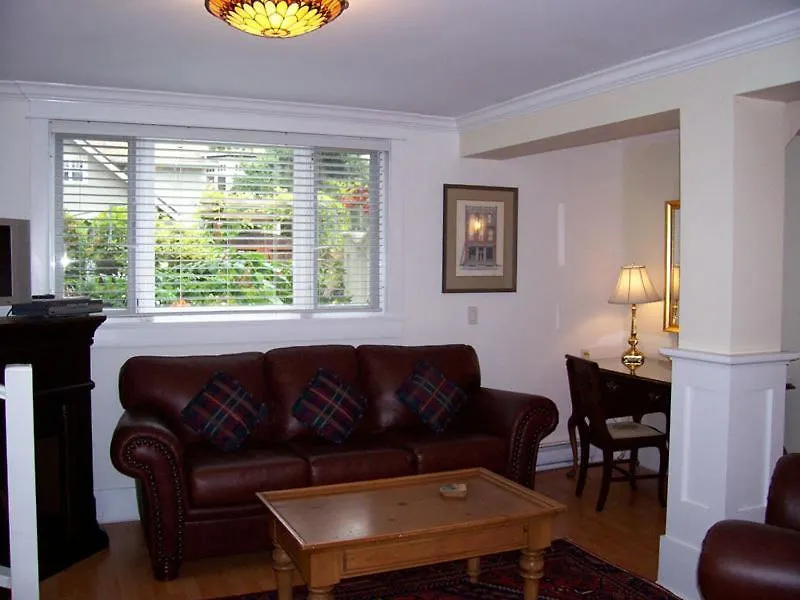 Apartment Kitsilano Garden Suites Vancouver