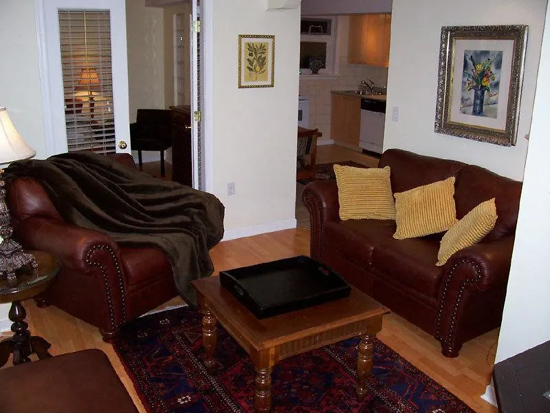 Kitsilano Garden Suites Vancouver Apartment