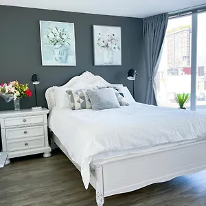  Apartment Downtown 4bd 2ba View Skytrain 2 Free Parking
